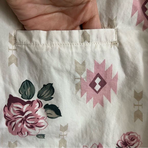 Vintage Partner Mervyns Cream/Rose Aztec/Floral Print Long Sleeve Button Up - Picture 6 of 9